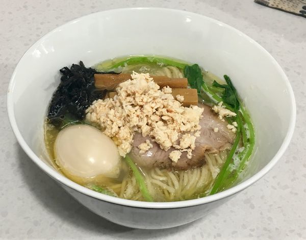 「新麦 春よ恋の麺の昆布出汁の大根みぞれそば【限定】+味玉」@ラーメン星印の写真