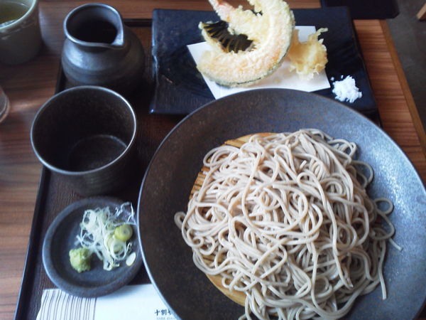 「冷やし天ざるそば（大盛200円） 1480円」@十割そば 山楽の写真