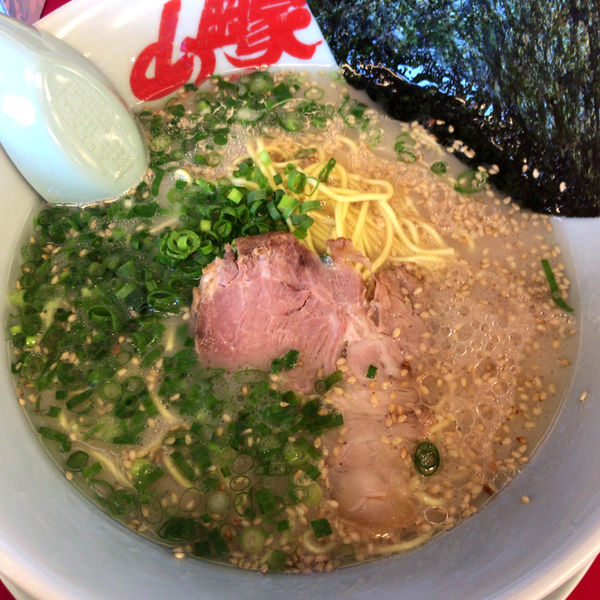 「朝ラーメン（梅抜き）450円　チャーシュー2枚　クーポン」@ラーメン山岡家 羽生店の写真
