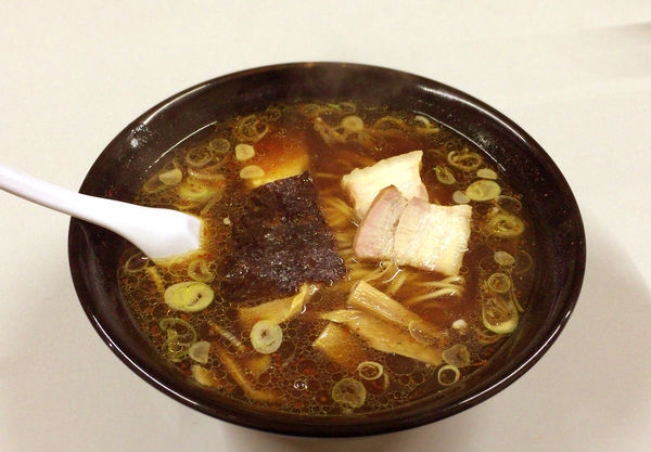 「ピリカララーメン(810円)」@定食 湖洲の写真