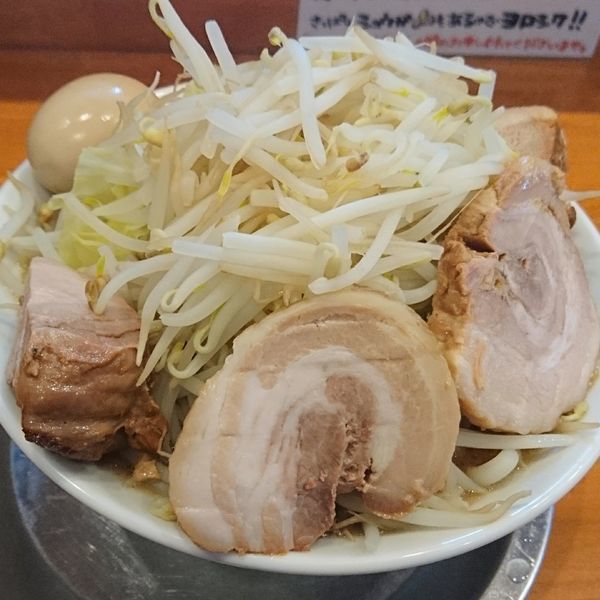 「小豚ラーメン800　はんじゅくたまご100　※ヤサイショウガ」@麺屋穴場の写真
