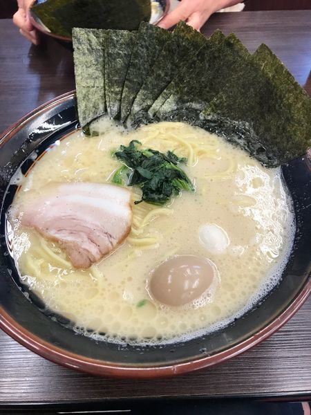「ラーメン 塩 ガチ盛り 半熟玉子 海苔」@横浜家系ラーメン 大黒家の写真