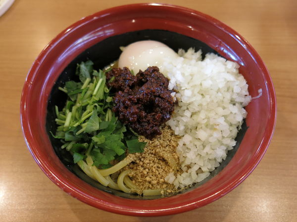 「胡麻香る汁なし担々麺：370円＋消費税」@無添 くら寿司 足立江北店の写真
