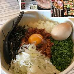 ファイヤー混ぜそば（3辛）オプションサービス濃厚味玉