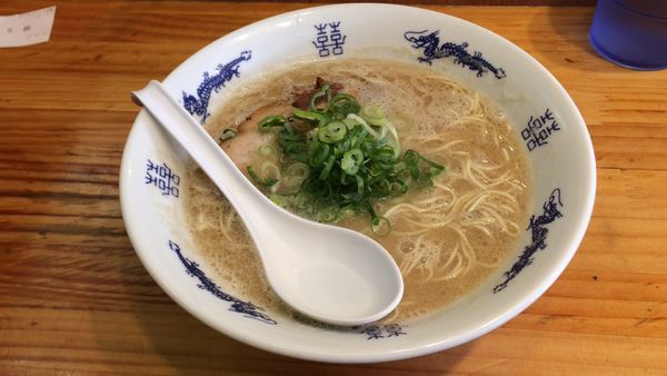 「ラーメン 替え玉 めし小」@博多ラーメンセンターの写真