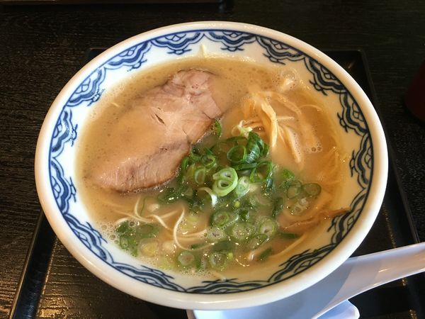 「博多らぁめん」@博多麺房 赤のれん 丸ビル店の写真
