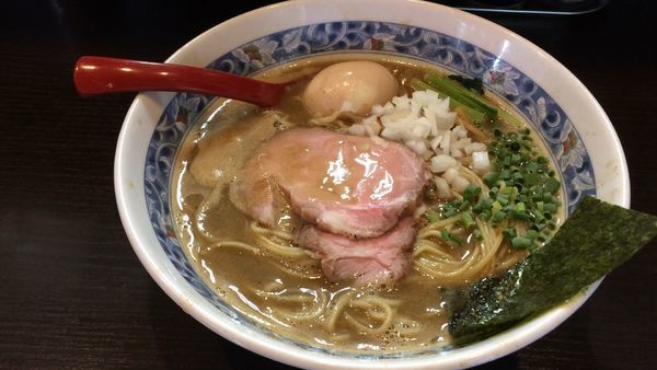 「煮干豚骨味玉ラーメン」@麺処 夏海の写真