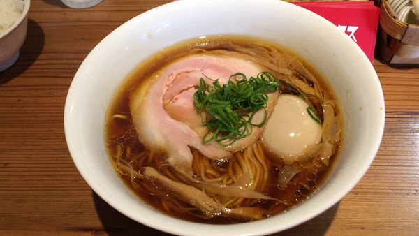 「味玉醤油らーめん」@ラーメン屋 トイ・ボックスの写真