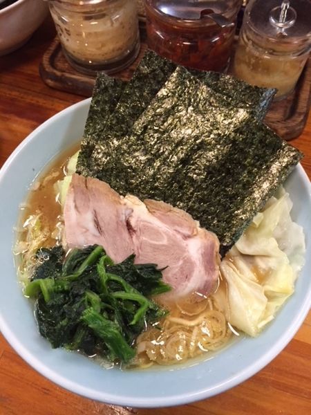 「キャベツらーめん　750円　多め・固め　ライス付き」@横浜家系ラーメン 家家家 本郷店の写真