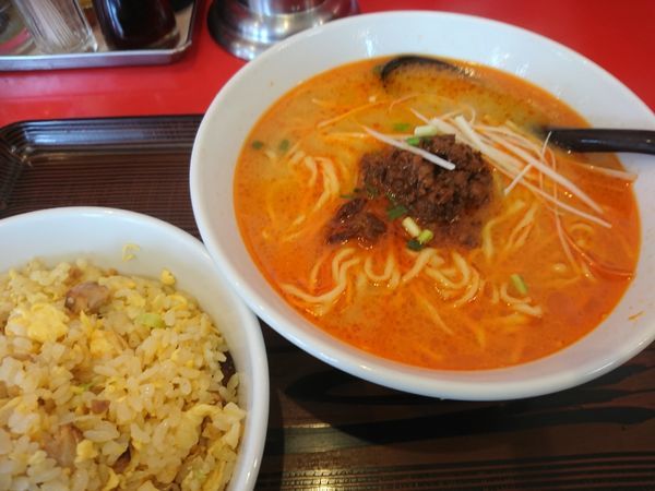 「担々麺＋ミニ炒飯セット 850円」@珍來飯店 三芳店の写真