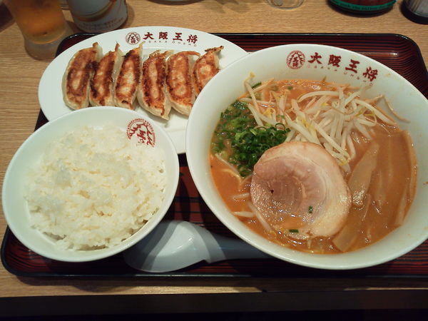 「らーめん定食 984円」@大阪王将 那覇メインプレイス店の写真