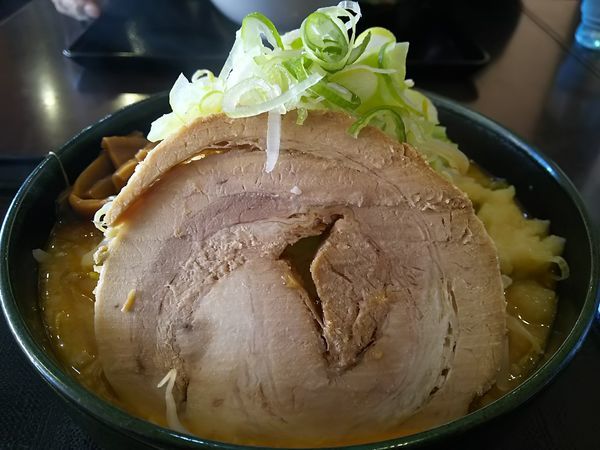 「味噌ラーメン（野菜増、にんにく）　（大盛り）」@本節鰹だしらぁめん めん組 松本店の写真