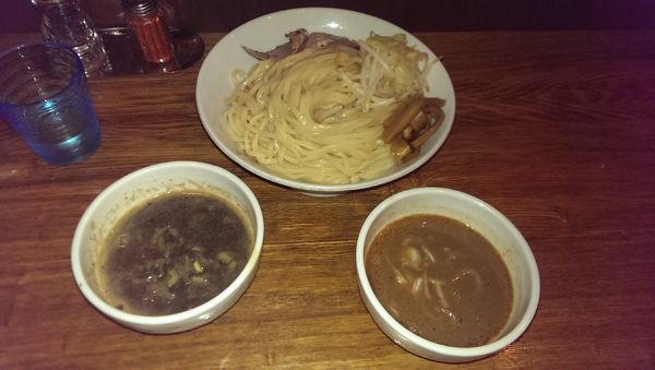 「二色つけめん,黒胡麻、海老味噌、特盛」@神保町 可以の写真