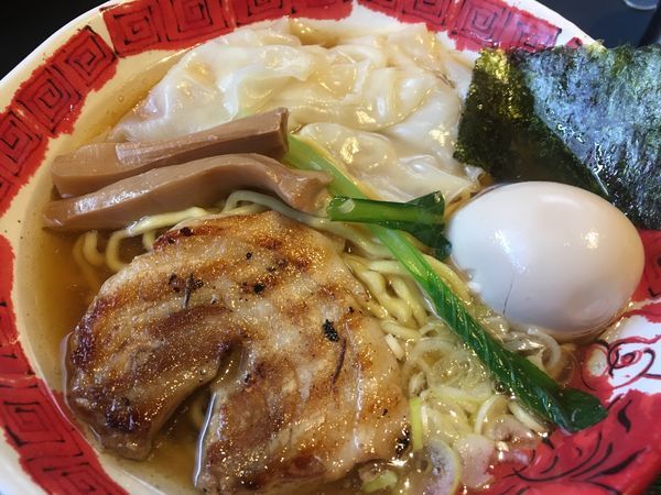 「龍ひげ醤油らぁめん 海老ワンタン入り」@龍のひげの写真