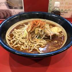 辛いラーメン大 生卵2個