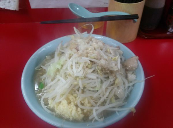 「ラーメン野菜マシマシにんにく脂」@ラーメン二郎 新宿歌舞伎町店の写真