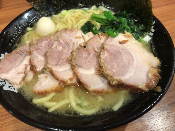 「塩燻製チャーシューメン（並）930円」@町田商店 小田原店の写真