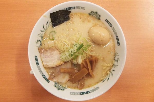 「味玉とんこつラーメン(大盛り)」@日高屋 せんげん台駅ビル店の写真