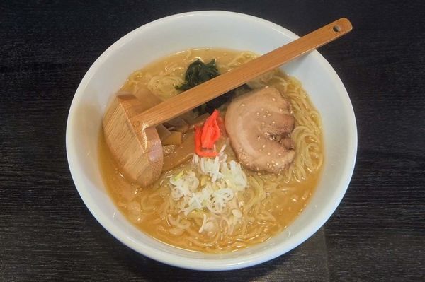「豚骨らーめん(大盛り)」@ラーメンじょっぴん亭の写真