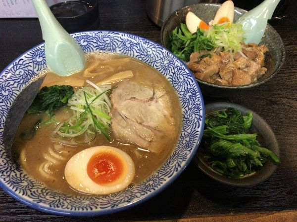 「ラーメン 豚骨魚介 チャーシュー飯」@麺屋 青山 本店の写真