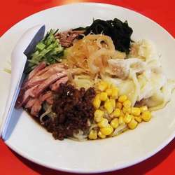 四川冷やしワンタンメン