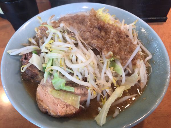 「中ラーメン 750円 極太麺変更 ヤサイ少な目」@立川マシマシ ロイヤルスープの写真