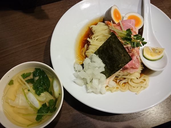 「鯵と秋刀魚の煮干油そば」@八咫烏の写真