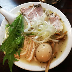 白鷹塩(チャーシュー)＋ささみ＋味玉