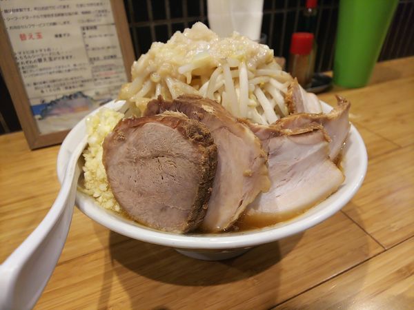 「にく＋限定（ニンニク、ヤサイ、アブラ)」@カッパ64 福生店の写真