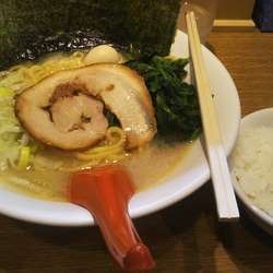 塩豚骨らーめん（濃め・固め）+ライス