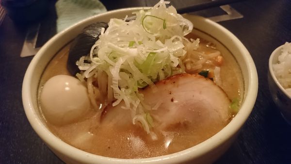 「味噌ラーメン、サービス味玉ライス」@味噌ラーメン みのるの写真