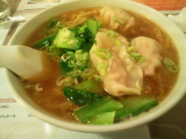 「鶏スープの水餃子ヌードル 900円」@星洲菜館の写真