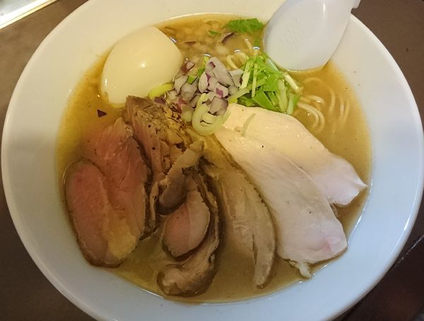 「こく塩＋本日の特製」@鶏こく中華 すず喜の写真