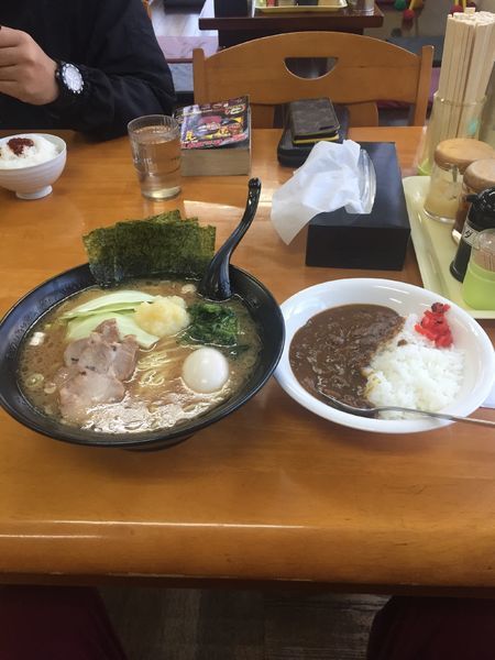 「豚骨醤油中カレーセット」@横浜ラーメン 萬年家の写真
