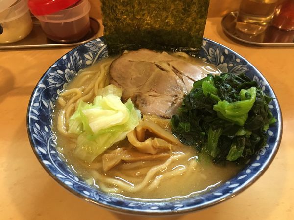 「ラーメン（並）＋クーポンほうれん草」@ラーメン社井田の写真