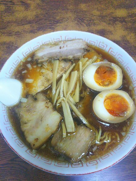 「チャーシュー麺 700円＋味付玉子 100円」@ラーメン 天一の写真