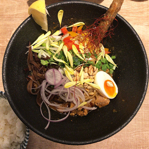 「スパイスまぜそば＋半ライス」@スパイスラーメン 点と線.の写真