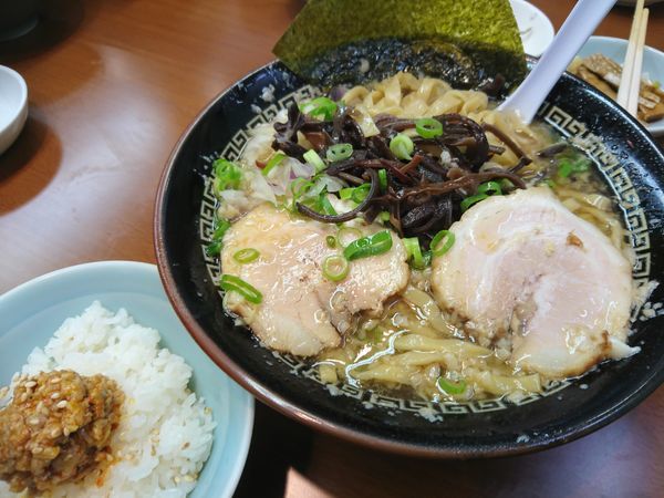 「背脂煮干ラーメン(並)790円＋ミニご飯(赤丸)サービス 他」@中華蕎麦 丸め 東久留米店の写真