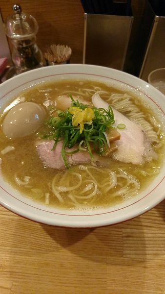 「特製白湯ラーメン大盛り1100円」@地球の中華そばの写真