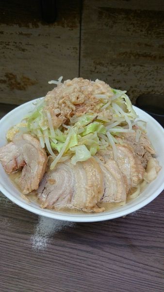 「ラーメン大豚　840円ニンニク少し他全増し」@ラーメン二郎 横浜関内店の写真