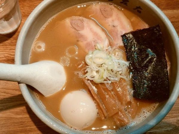 「味玉らーめん＋チャーシュー」@麺屋吉左右の写真