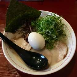 味玉ネギチャーシューメン 930円