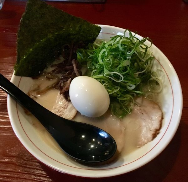 「味玉ネギチャーシューメン 930円」@元祖熊本黒拉麺 清正 綱島店の写真