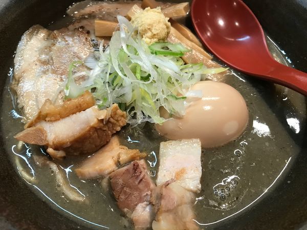 「味玉入り煮干しらーめん（¥880）」@にぼしらーめん88の写真