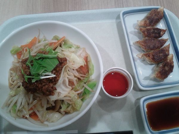 「餃子259円＆まぜ辛めん540円(柏ランパス8で計540円)」@長崎ちゃんぽん リンガーハット セブンパーク アリオ柏店の写真