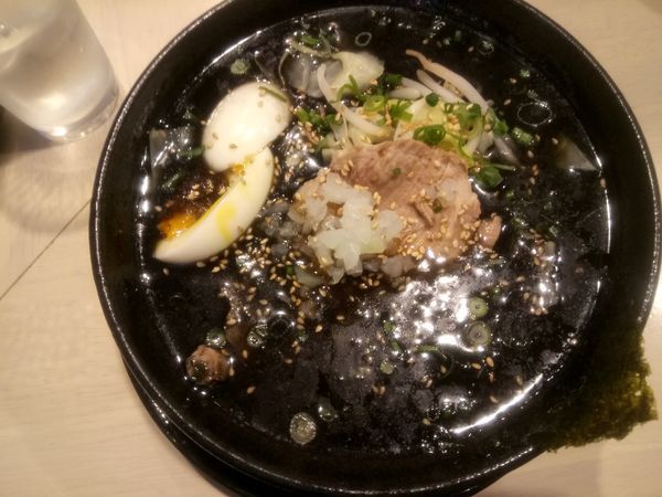 「焦がし醤油麺750円+味玉50円」@とら・とらの写真