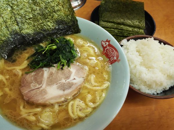 「ラーメン　海苔　ライス」@横浜ラーメン 町田家 新百合ヶ丘店の写真