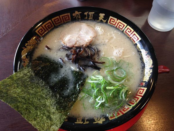 「豚骨塩ラーメン」@濃厚とんこつラーメン 有頂天 小牧店の写真