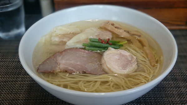 「塩ワンタン麺」@麺や金時の写真