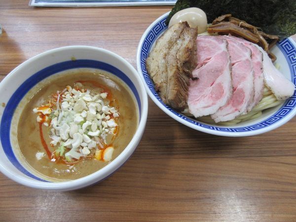 「限定　ゴマつけ麺（８８０円）＋大盛＋特製トッピング」@大勝軒ROSSO－ロッソ－の写真
